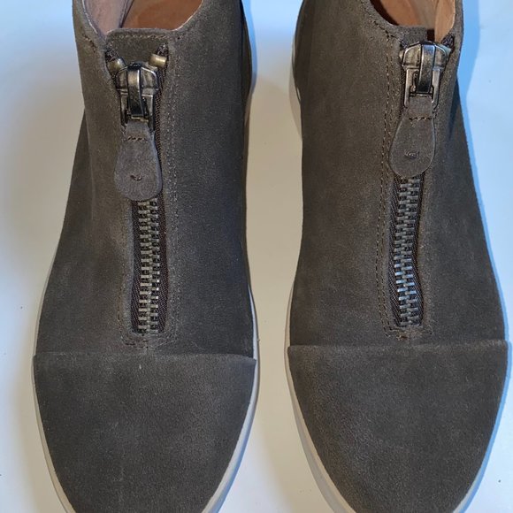 GENTLE SOULS by Kenneth Cole suede sneakers - Picture 4 of 9